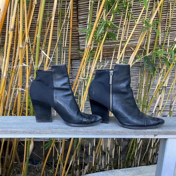 SOLD | Black Donald J Pliner Boots , Size 9 🖤 - Picture 8 of 9
